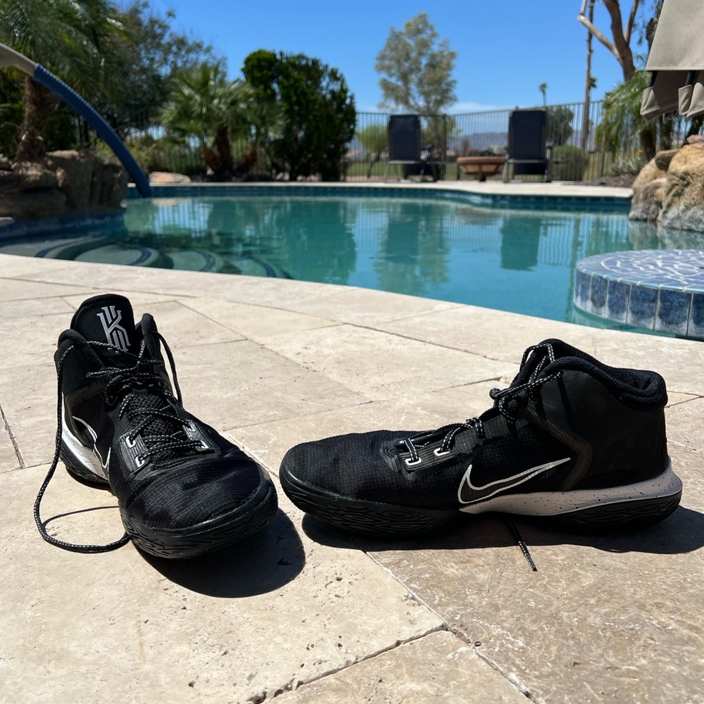 Nike basketball Kyrie Irving Flytrap 4 black size 14us
